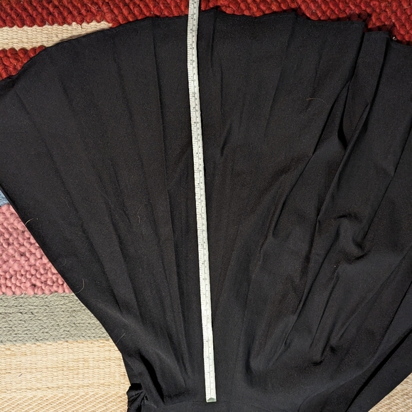 Elegant Black Dress - Picture 6 of 6